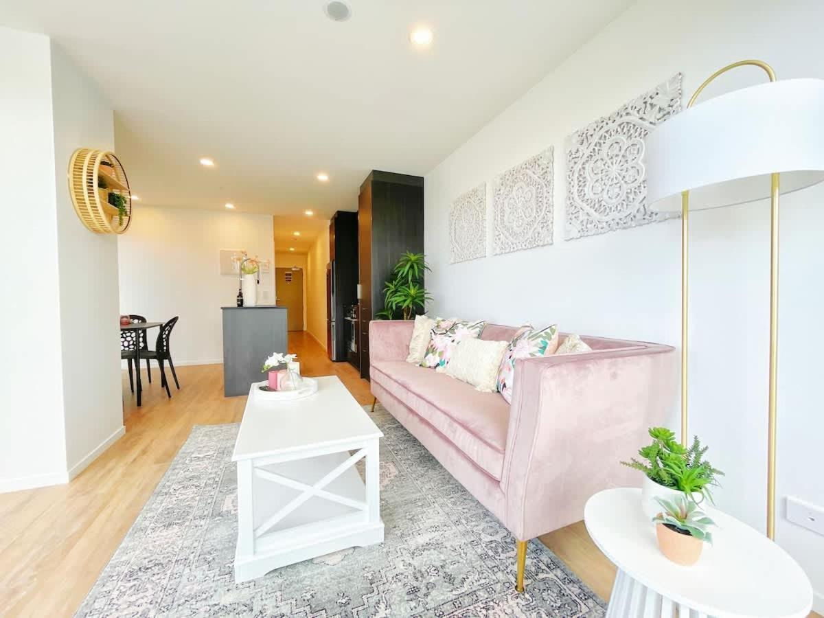Designed Parkside Penthouse 2beds & 2baths - Pool Gym Auckland